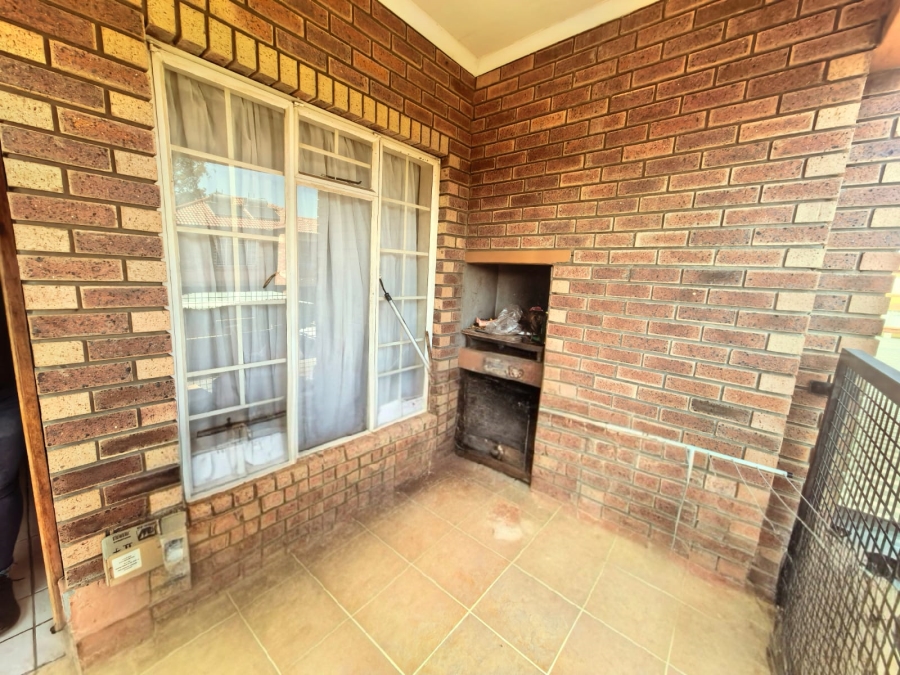 2 Bedroom Property for Sale in Waterval East North West